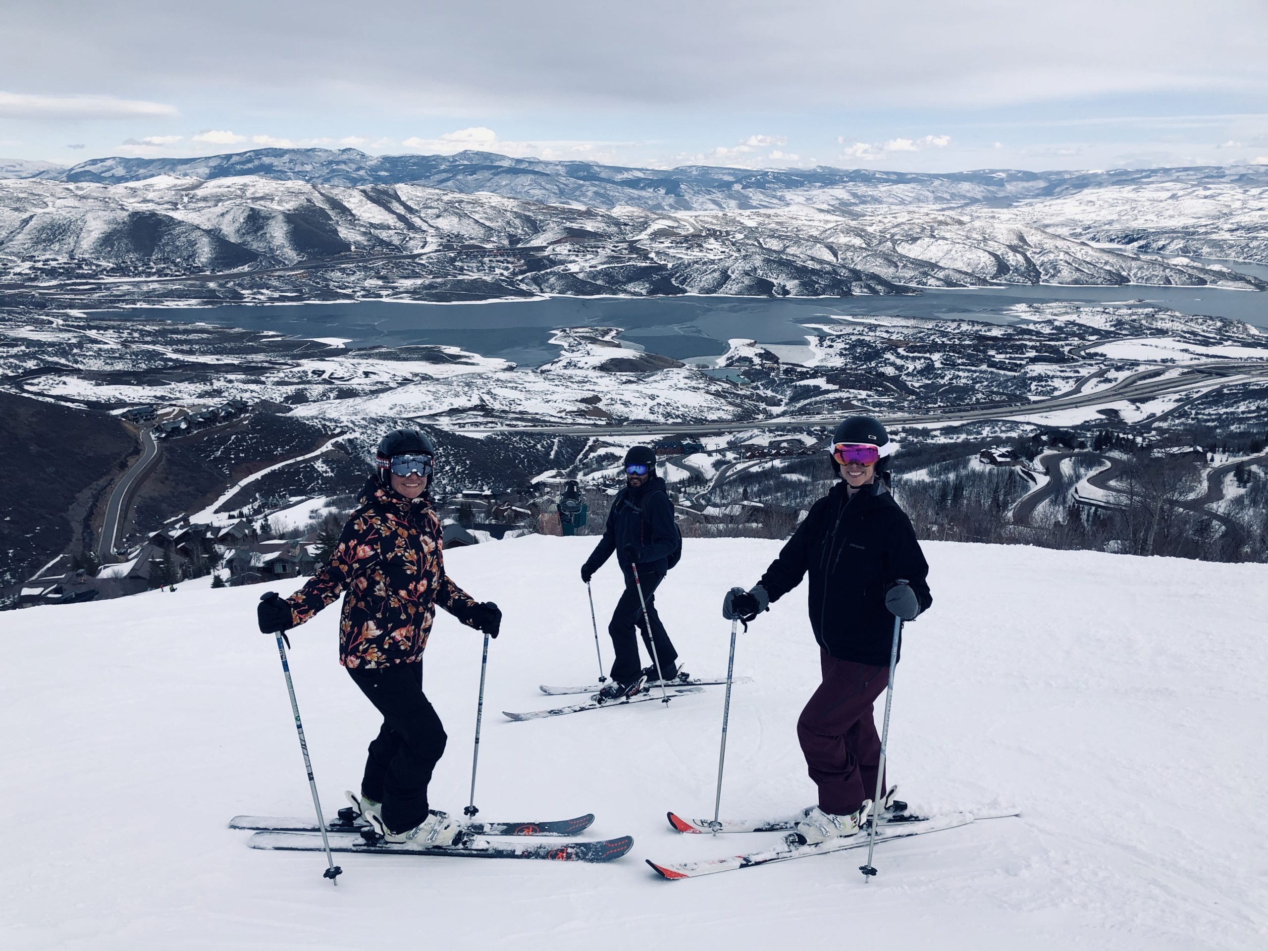 3 skiers ready to go