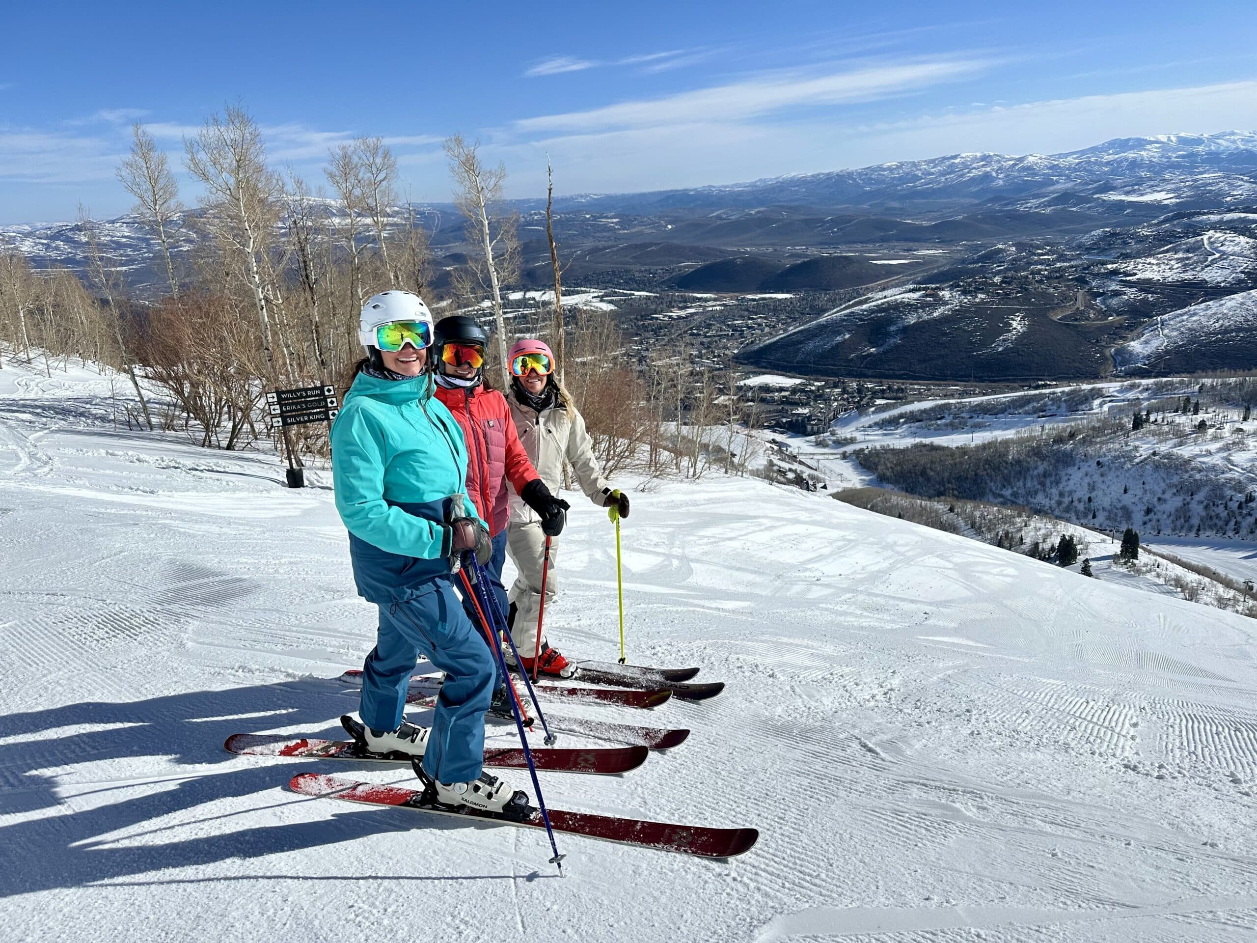 3 skiers ready to go down the slope together